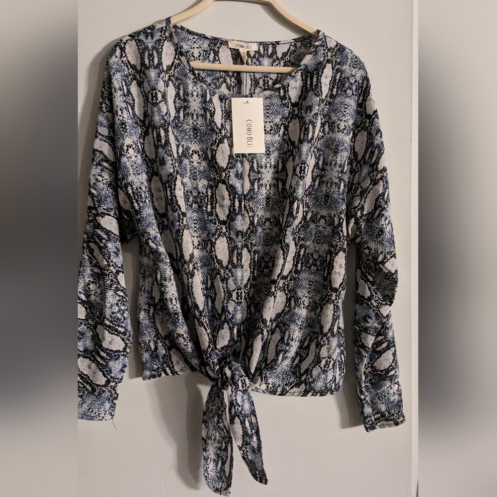 Como Blue snake print top NWT size M